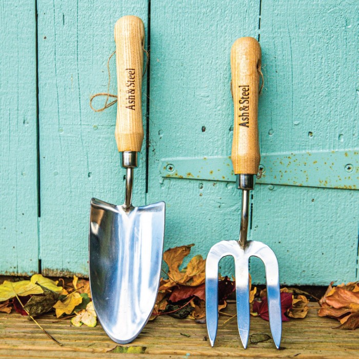 灰和钢:7件重型不锈钢园林工具组-必要的园林工具包